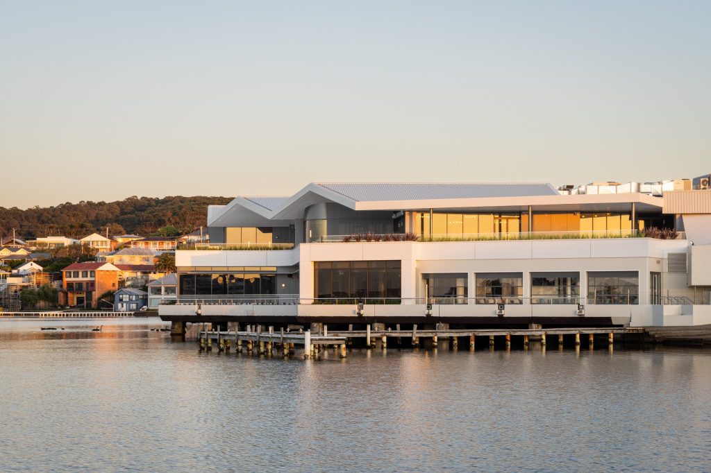 belmont yacht club restaurant nsw